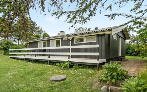 Jenny - 140M from the Sea: Bois, Siding, Chalet, Couverture De Sol, Dur, Porche, Batiments Jardin, Cour, Planche, Jardin