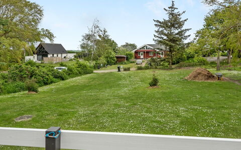 Jenny - 140M from the Sea: Herbe, Arbuste, Paysage, Jardin, Lot Terre, Pelouse, Couverture De Sol, Chalet, Aménagement Paysager