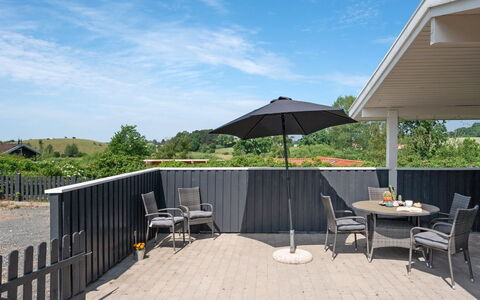 Raija - 400M from the Sea: Meubles, Design Intérieur, Sol, Bois, Sol, Plafond, Parquet, Chaise, Table, Éclairage