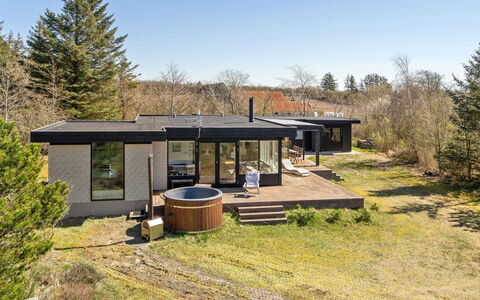 Lefke - 400M to the Fjord: Architecture, Toit, Domicile, Composite, Daylighting, Siding, Allée