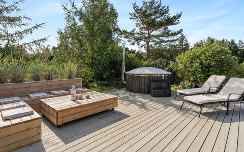Botwith - 400M from the Sea: Piscine, Mobilier De Jardin, Meubles, Recours, Dalle, Eco Hôtel, Ombre, Chaise, Loisir, Biens
