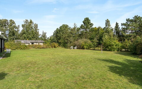 Botwith - 400M from the Sea: Piscine, Mobilier De Jardin, Meubles, Recours, Dalle, Eco Hôtel, Ombre, Chaise, Loisir, Biens
