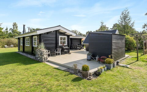 Botwith - 400M from the Sea: Piscine, Mobilier De Jardin, Meubles, Recours, Dalle, Eco Hôtel, Ombre, Chaise, Loisir, Biens