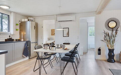 Corina - 100M from the Sea: Meubles, Design Intérieur, Sol, Bois, Sol, Plafond, Parquet, Chaise, Table, Éclairage