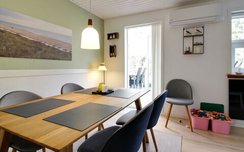 Oddi - 900M from the Sea: Bois, Domicile, Porche, Plate-Forme, Dur, Toit, Tache De Bois, Parquet, Eco Hôtel