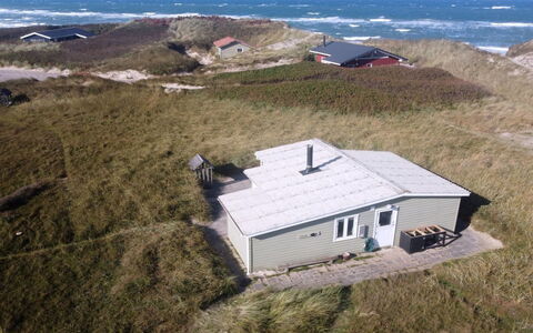 Adi - 75M from the Sea: Toit, Maison, Domicile, Chalet, Lot Terre, Zone Rurale, Pente, Siding, Batiments Jardin