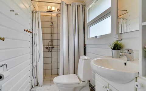 Nahima - 350M from the Sea: Luminaire Plomberie, Design Intérieur, Sol, Sol, Salle De Bains, Toilette, Évier, Robinet, Plafond, Plomberie