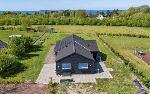 Gregor - 300M from the Sea: Appartement, Ombre, Balcon, Chaise, Clôture, Mobilier De Jardin, Aluminium, Gazon Artificiel