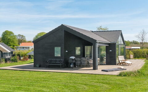 Gregor - 300M from the Sea: Appartement, Ombre, Balcon, Chaise, Clôture, Mobilier De Jardin, Aluminium, Gazon Artificiel