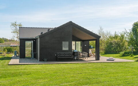 Gregor - 300M from the Sea: Appartement, Ombre, Balcon, Chaise, Clôture, Mobilier De Jardin, Aluminium, Gazon Artificiel