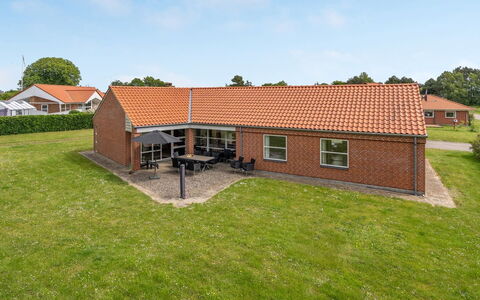 Fengur - 330M from the Sea: Chalet, Domicile, Maison, Toit, Porche, Biens, Siding, Batiments Jardin, Ferme, Cour
