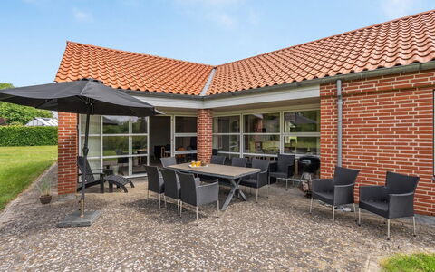 Fengur - 330M from the Sea: Chalet, Domicile, Maison, Toit, Porche, Biens, Siding, Batiments Jardin, Ferme, Cour