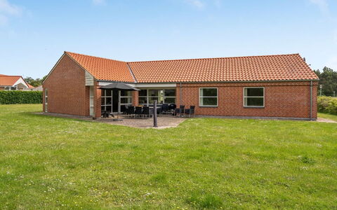 Fengur - 330M from the Sea: Chalet, Domicile, Maison, Toit, Porche, Biens, Siding, Batiments Jardin, Ferme, Cour