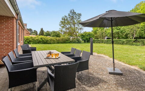 Fengur - 330M from the Sea: Chalet, Domicile, Maison, Toit, Porche, Biens, Siding, Batiments Jardin, Ferme, Cour