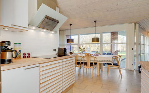 Fengur - 330M from the Sea: Design Intérieur, Sol, Meubles, Cuisine, Comptoir, Bois, Sol, Plafond, Luminaire, Parquet