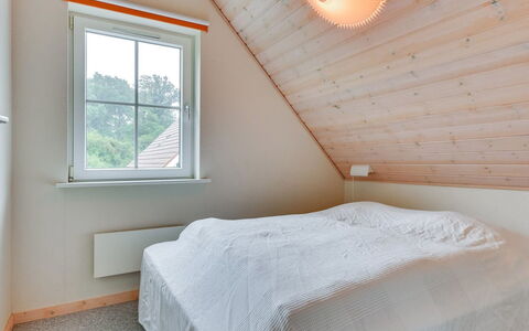 Joris - 100M to the Fjord: Bois, Sol, Design Intérieur, Plafond, Sol, Chambre, Domicile, Lit, Éclairage, Pièce