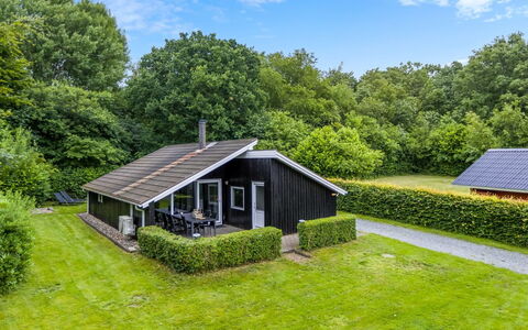 Corinna - 28Km from the Sea: Domicile, Chalet, Porche, Dur, Siding, Plate-Forme, Ombre, Planche, Biens, Batiments Jardin