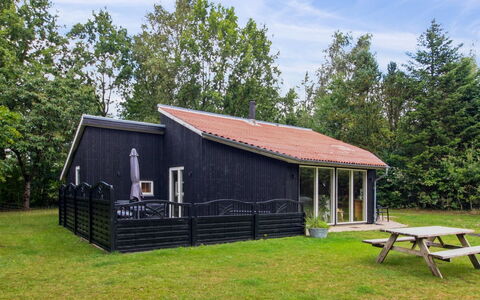 Amanda - 30Km from the Sea: Chalet, Toit, Maison, Domicile, Porche, Siding, Lot Terre, Ferme, Batiments Jardin, Porte