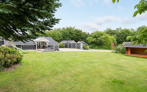 Thorolf - 30Km from the Sea: Piscine, Mobilier De Jardin, Meubles, Recours, Dalle, Eco Hôtel, Ombre, Chaise, Loisir, Biens