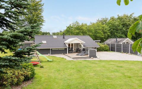 Thorolf - 30Km from the Sea: Domicile, Chalet, Porche, Dur, Siding, Plate-Forme, Ombre, Planche, Biens, Batiments Jardin