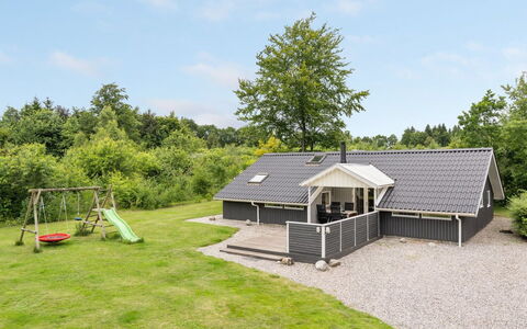 Thorolf - 30Km from the Sea: Domicile, Chalet, Porche, Dur, Siding, Plate-Forme, Ombre, Planche, Biens, Batiments Jardin