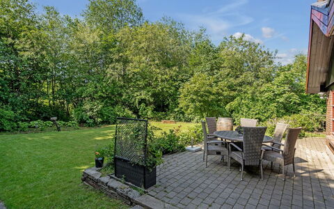 Gisele - 30Km from the Sea: Meubles, Design Intérieur, Chaise, Sol, Table, Recours, Sol, Plafond, Pièce, Eco Hôtel
