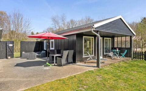 Amara: Meubles, Design Intérieur, Sol, Bois, Sol, Plafond, Parquet, Chaise, Table, Éclairage