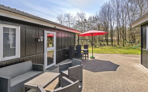Amara: Meubles, Design Intérieur, Sol, Bois, Sol, Plafond, Parquet, Chaise, Table, Éclairage