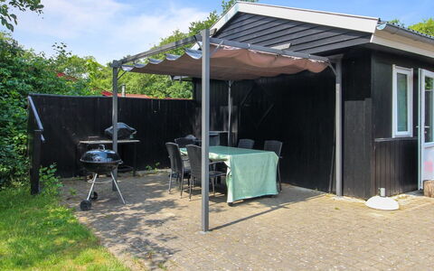 Amara: Meubles, Design Intérieur, Sol, Bois, Sol, Plafond, Parquet, Chaise, Table, Éclairage