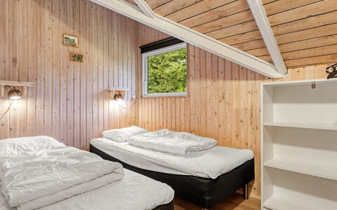 Hedwig - 30Km from the Sea: Bois, Chambre, Lit, Plafond, Domicile, Literie, Cadre De Lit, Drap De Lit, Gelé, Dur