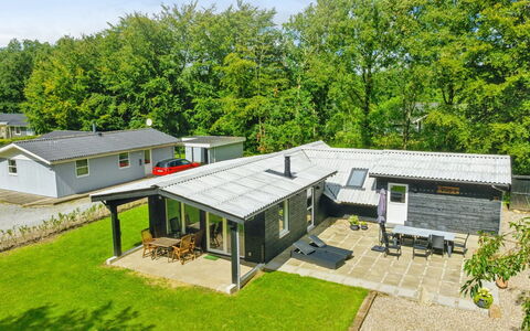 Hedwig - 30Km from the Sea: Meubles, Design Intérieur, Chaise, Sol, Table, Recours, Sol, Plafond, Pièce, Eco Hôtel