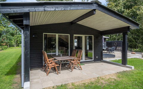 Hedwig - 30Km from the Sea: Meubles, Design Intérieur, Chaise, Sol, Table, Recours, Sol, Plafond, Pièce, Eco Hôtel