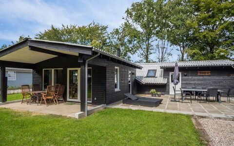Hedwig - 30Km from the Sea: Meubles, Design Intérieur, Chaise, Sol, Table, Recours, Sol, Plafond, Pièce, Eco Hôtel