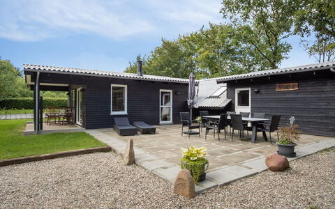 Hedwig - 30Km from the Sea: Meubles, Design Intérieur, Chaise, Sol, Table, Recours, Sol, Plafond, Pièce, Eco Hôtel