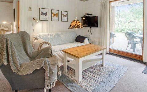 Ismo - 30Km from the Sea: Meubles, Design Intérieur, Canapé, Sol, Bois, Sol, Salon, Plafond, Pièce, Domicile