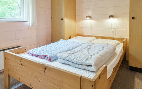 Ismo - 30Km from the Sea: Lit, Chambre, Mur, Bois, Meubles, Sol, Design Intérieur, Sol, Drap De Lit, Pièce