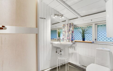 Hardy - 30Km from the Sea: Meubles, Design Intérieur, Sol, Bois, Sol, Plafond, Parquet, Chaise, Table, Éclairage