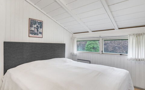 Hardy - 30Km from the Sea: Meubles, Design Intérieur, Sol, Bois, Sol, Plafond, Parquet, Chaise, Table, Éclairage