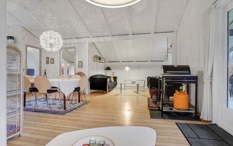 Hardy - 30Km from the Sea: Meubles, Design Intérieur, Sol, Bois, Sol, Plafond, Parquet, Chaise, Table, Éclairage