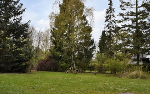 Elisabeta - 28Km from the Sea: Toit, Maison, Domicile, Chalet, Porte, Siding, Plate-Forme, Porche, Planche, Dur