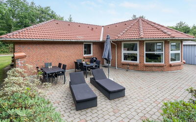 Wyatt - 30Km from the Sea