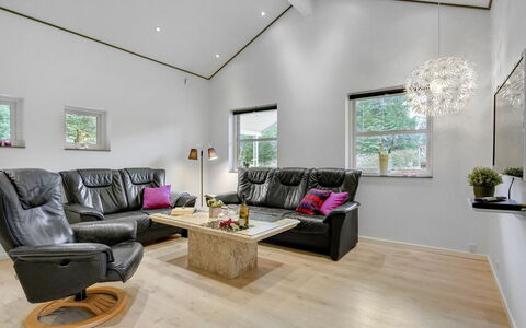 Hekla - 30Km from the Sea: Domicile, Chalet, Porche, Dur, Siding, Plate-Forme, Ombre, Planche, Biens, Batiments Jardin