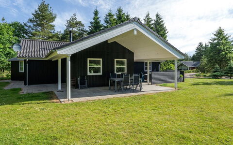 Hekla - 30Km from the Sea: Domicile, Chalet, Porche, Dur, Siding, Plate-Forme, Ombre, Planche, Biens, Batiments Jardin