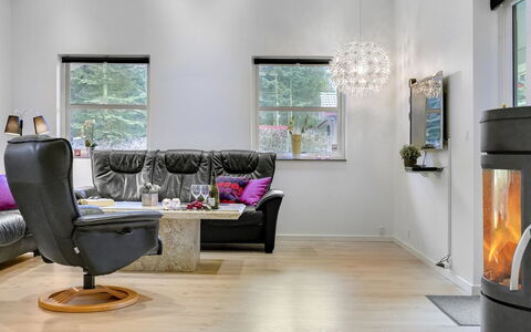 Hekla - 30Km from the Sea: Toit, Maison, Domicile, Chalet, Porte, Siding, Plate-Forme, Porche, Planche, Dur