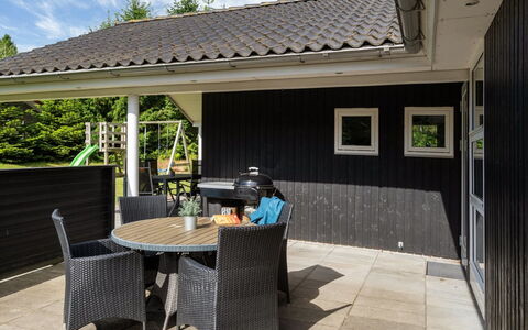 Hekla - 30Km from the Sea: Toit, Maison, Domicile, Chalet, Porte, Siding, Plate-Forme, Porche, Planche, Dur