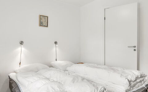 Manderup - 30Km from the Sea: Lit, Chambre, Drap De Lit, Literie, Plafond, Design Intérieur, Linge, Sol, Cadre De Lit, Sol