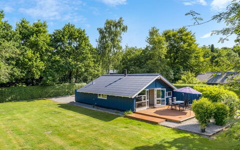 Athislus - 30Km from the Sea: Chalet, Domicile, Jardin, Biens, Ferme, Pelouse, Ombre, Batiments Jardin, Cour, Aménagement Paysager