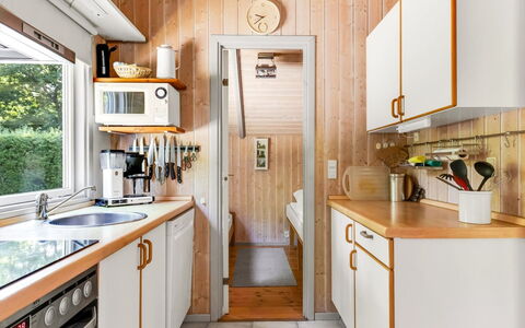 Athislus - 30Km from the Sea: Appareil De Cuisine, Cuisine, Bois, Principaux Appliance, Comptoir, Électroménager, Design Intérieur, Sol, Petit Appareil, Cabinetry