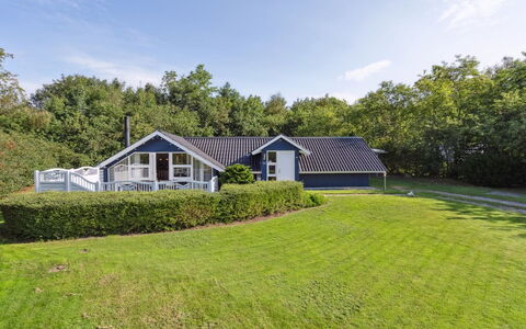 Ines - 25Km from the Sea: Domicile, Chalet, Porche, Dur, Siding, Plate-Forme, Ombre, Planche, Biens, Batiments Jardin