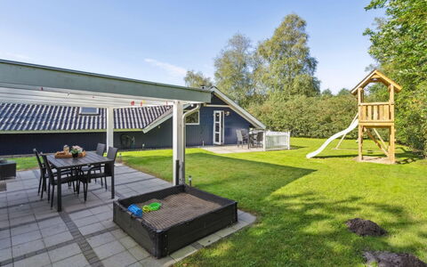 Ines - 25Km from the Sea: Domicile, Chalet, Porche, Dur, Siding, Plate-Forme, Ombre, Planche, Biens, Batiments Jardin
